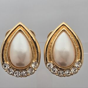 ✨2/$10✨ Vintage-Inspired Teardrop Pearl & Crystal Earrings Gold-Tone 7/8”